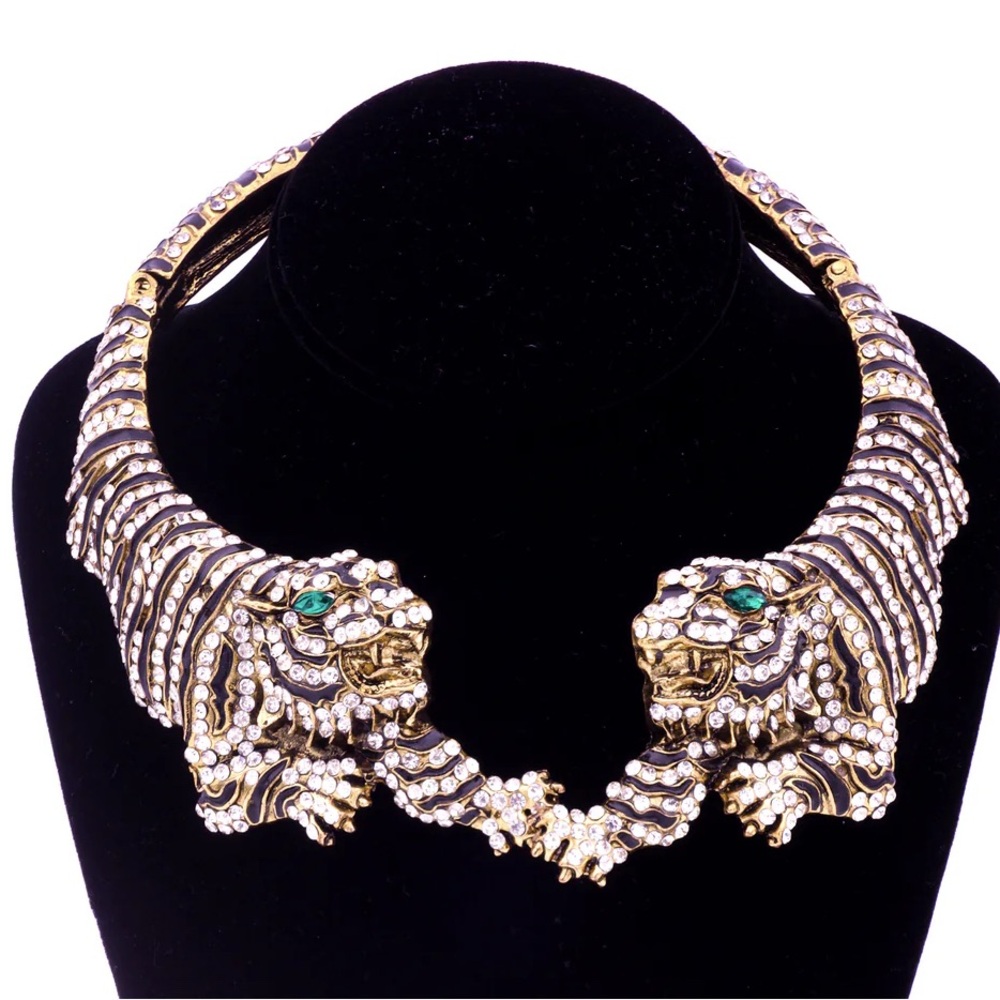 NWT ⚜️🖤⚜️ NATASHA GREEN EYED TIGERS STATEMENT NECKLACE BY NATASHA - Picture 8 of 10